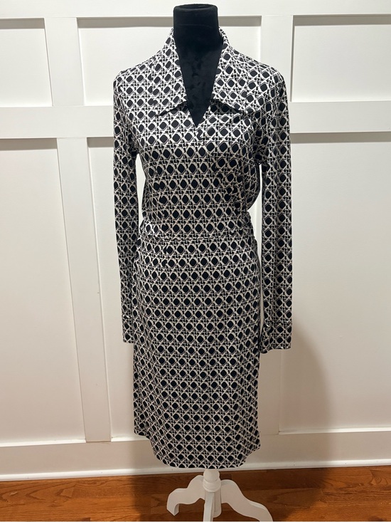 Diane Von Furstenberg Dresses & Skirts - Diane Von Furstenburg - Classic - Black and White Wrap Dress -Size 12